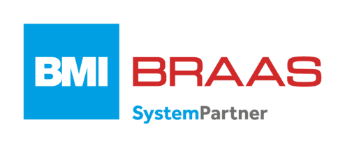 Logo von BMI BRAAS mit blauer und roter Schrift, darunter der Zusatz „SystemPartner“ in hellem Blau.