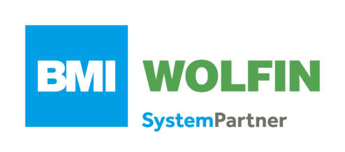 Logo von BMI WOLFIN als SystemPartner, bestehend aus blauen und grünen Schriftzügen auf transparentem Hintergrund.