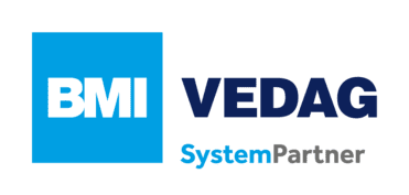 Logo von BMI VEDAG als Systempartner, bestehend aus blauer Fläche mit weißem BMI-Text und dunkelblauem VEDAG-Text.